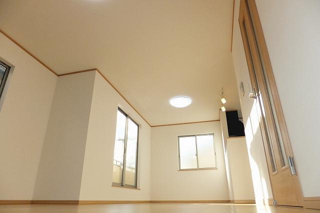 Living. Please by all means feel in the field wide and airy with 18 quires of room! (December 24, 2013) Shooting