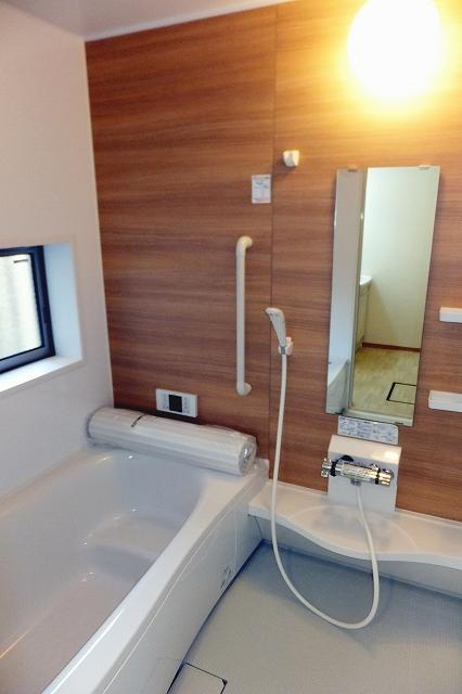 Bathroom. Indoor (24 December 2013) Shooting