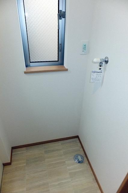 Wash basin, toilet. Indoor (24 December 2013) Shooting