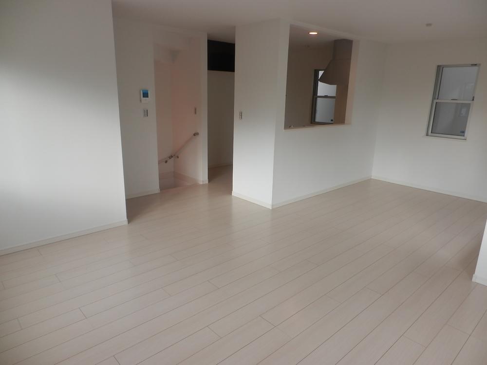 Living. Living Spacious, 18.4 ~ 21.2 is a Pledge ・ Interior room, which was based on the white ・ It is light and airy!