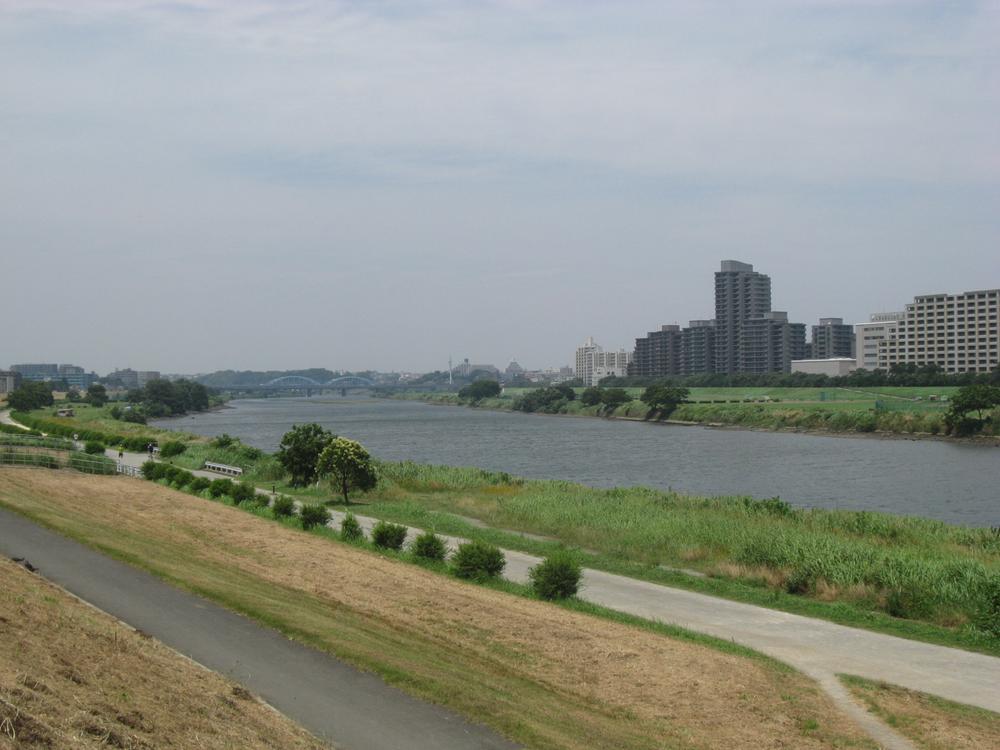 Streets around. 1-minute walk from the site (about 80m) Tama River green