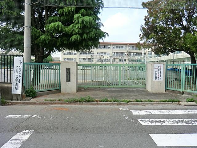 Junior high school. 370m to the Kawasaki Municipal Nishinakahara junior high school