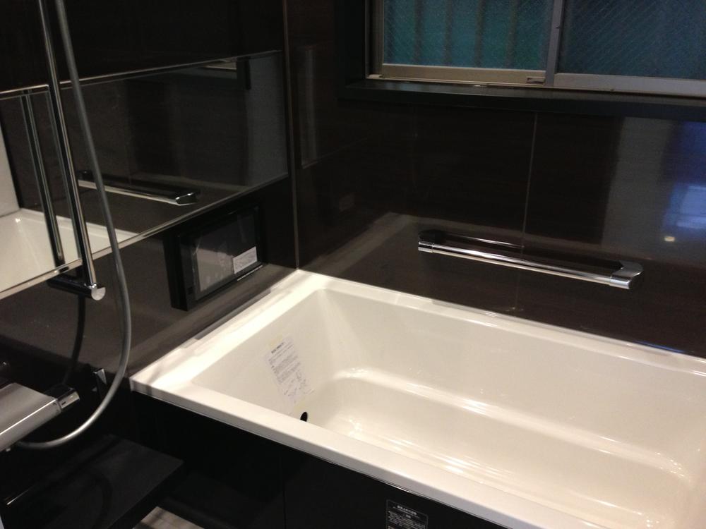 Bathroom. Bathroom TV standard!