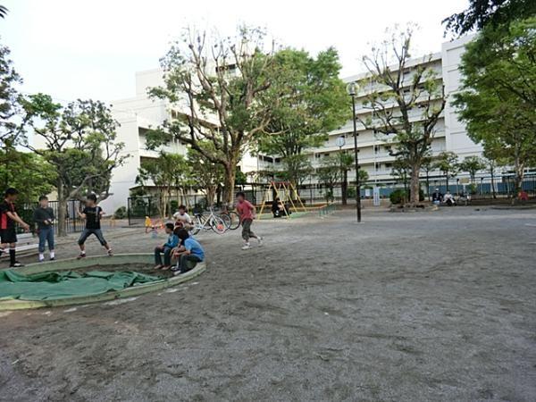 park. 470m until Kizuki Hachiman park
