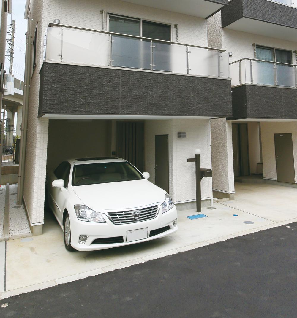 Parking lot. High roof car is also possible to store