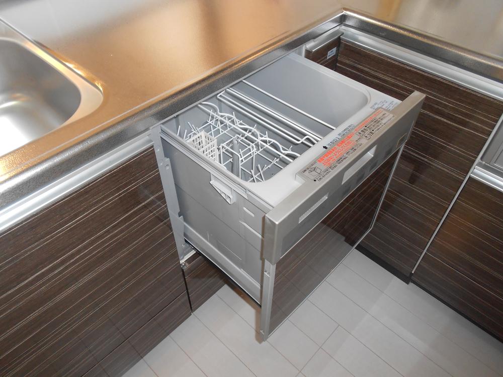 Kitchen. Built-in dishwasher dryer