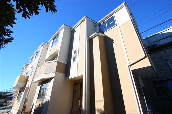 Local appearance photo. Local (12 May 2013) Shooting