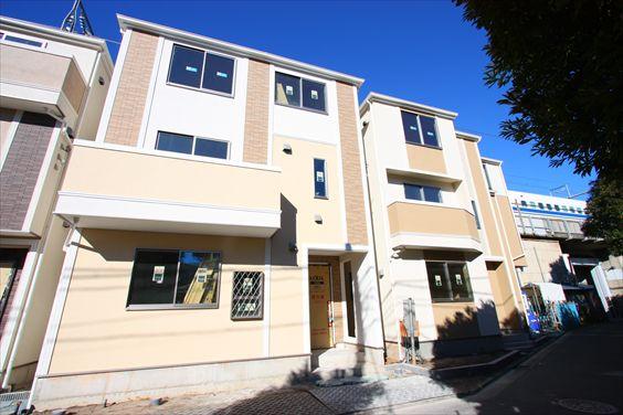 Local appearance photo. Building 2