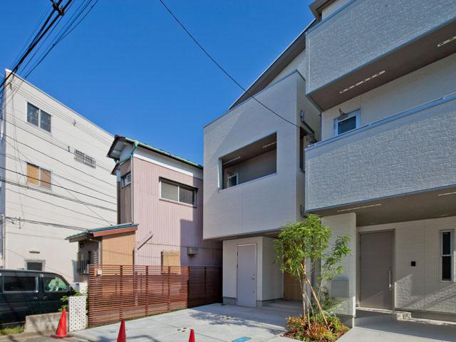 Local appearance photo. A Building local appearance photo  Living is about 20 Pledge