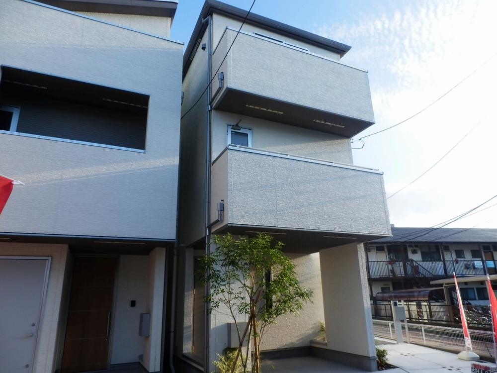 Other local. Local (10 May 2013) Shooting It is a photograph of the B Building There car space! !