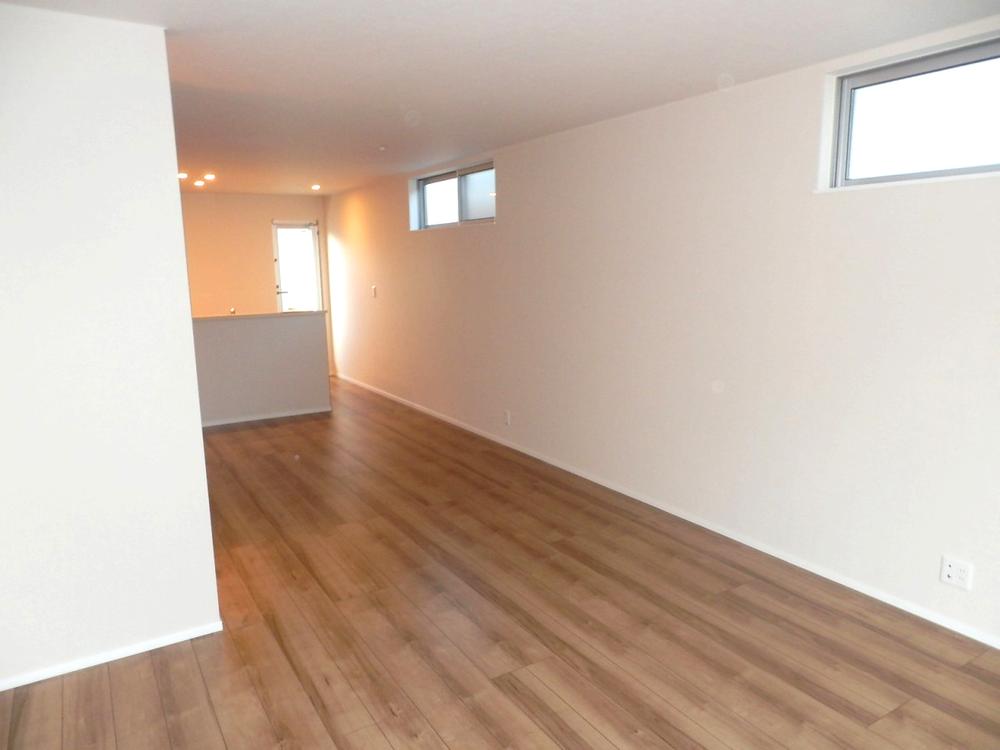 Living. Indoor (10 May 2013) Shooting  It will be in the living room of the photo. Living A is about 20 Pledge, The B Pledge 18.25, C Building is quire 18.04.