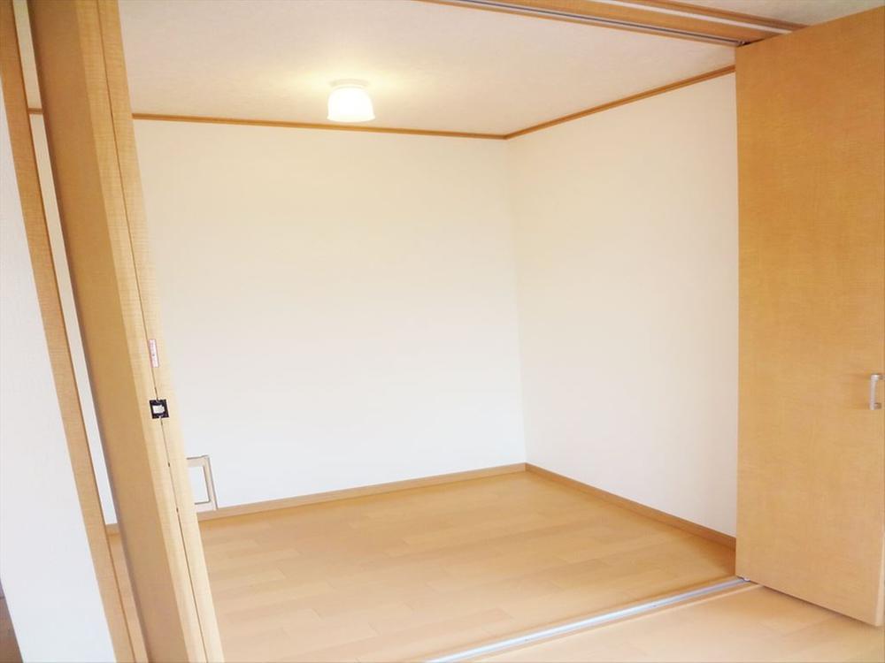 Receipt. Large walk-in closet!