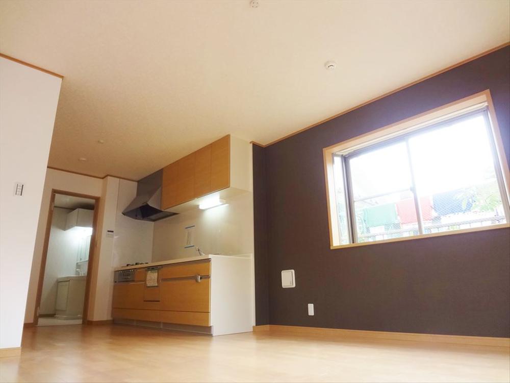 Living. Sunlight is the LD much dazzling!