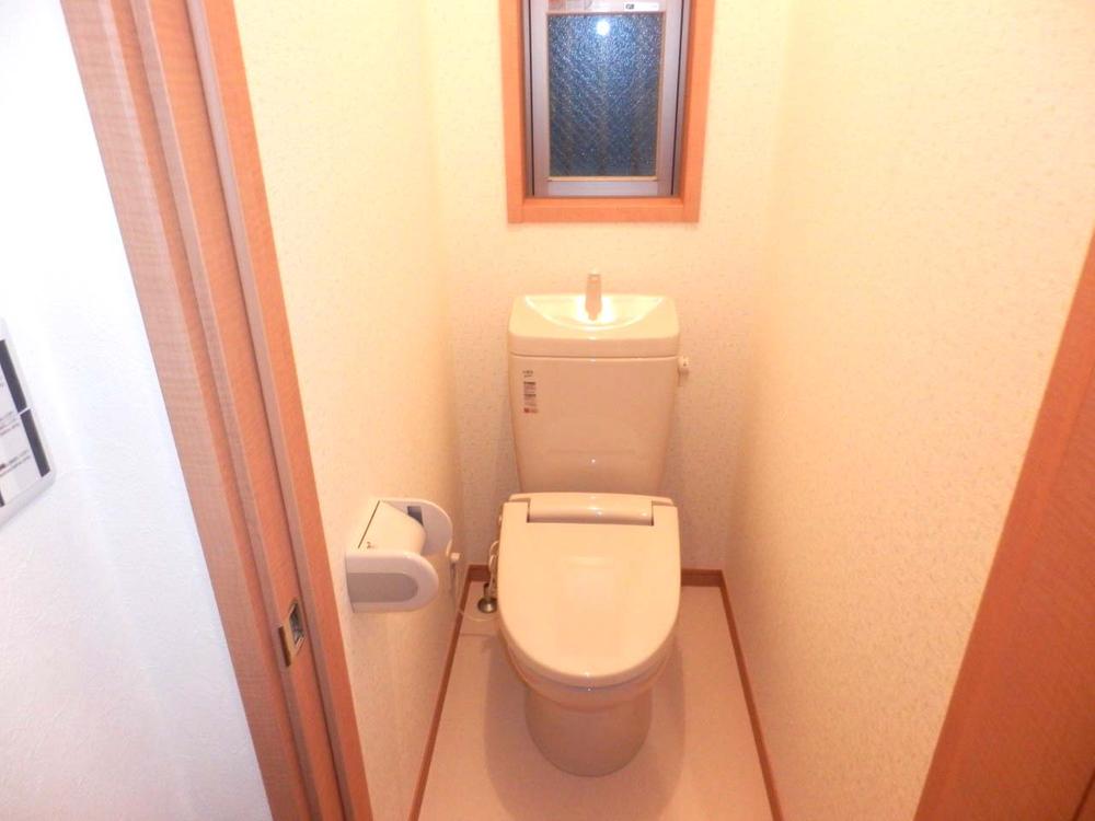 Toilet. Indoor (December 3, 2013) Shooting toilet