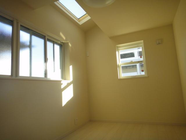 Same specifications photos (Other introspection). It will be in the same specification