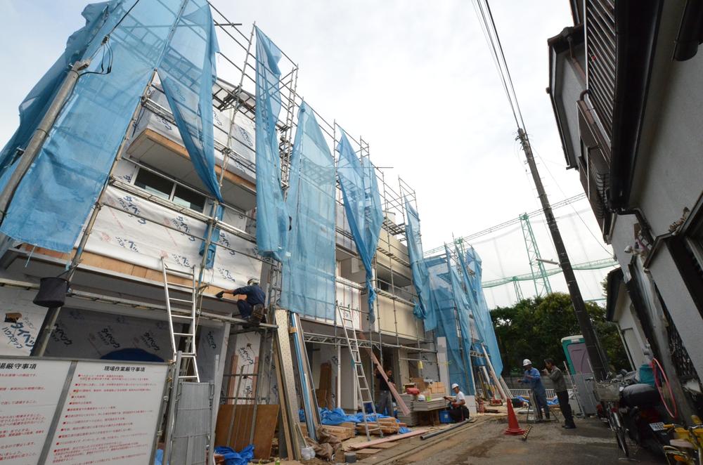 Local photos, including front road. Local (10 May 2013) Shooting