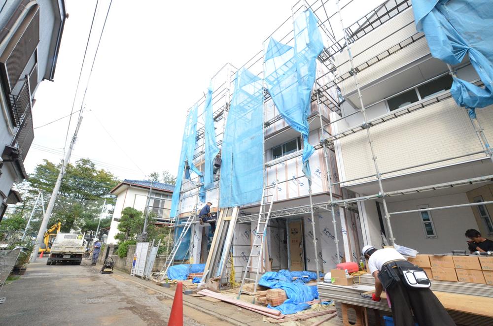 Local photos, including front road. Local (10 May 2013) Shooting