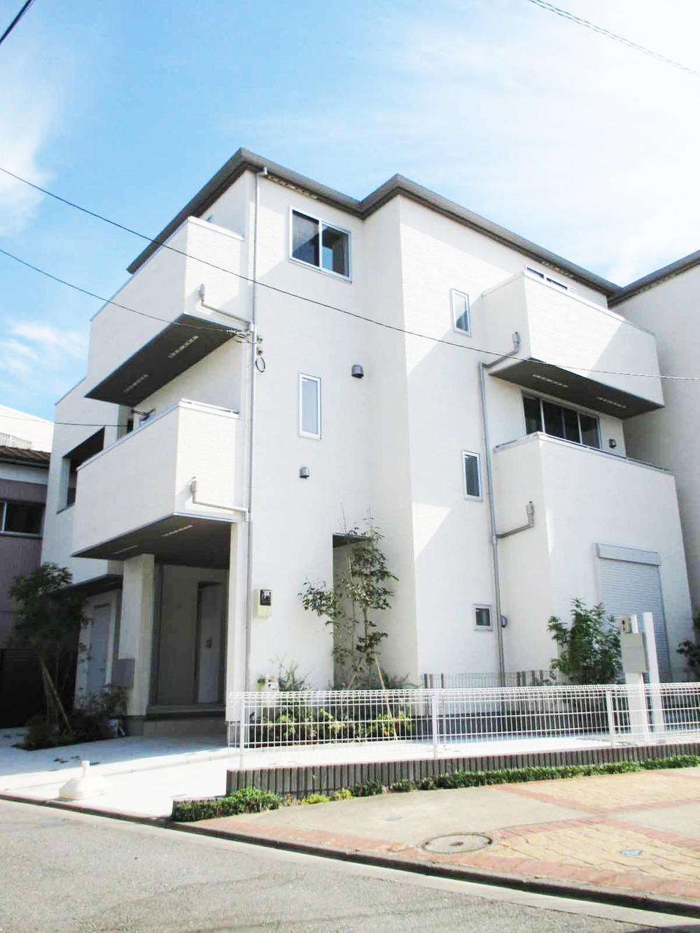 Local appearance photo. Local (10 May 2013) Shooting