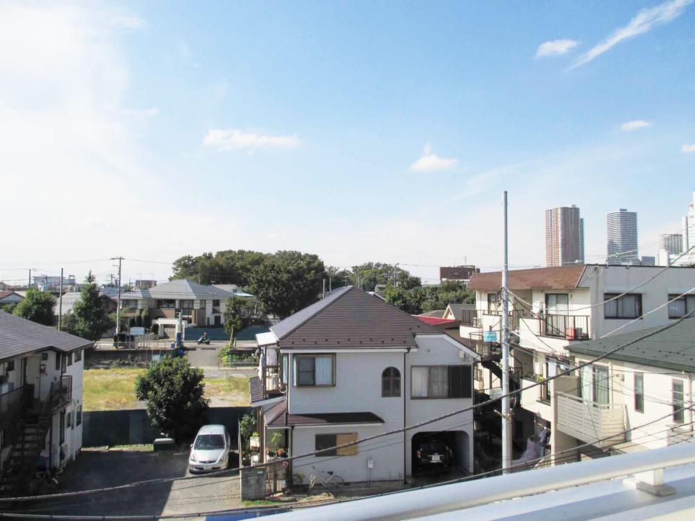 View photos from the dwelling unit. View from the site (October 2013) Shooting