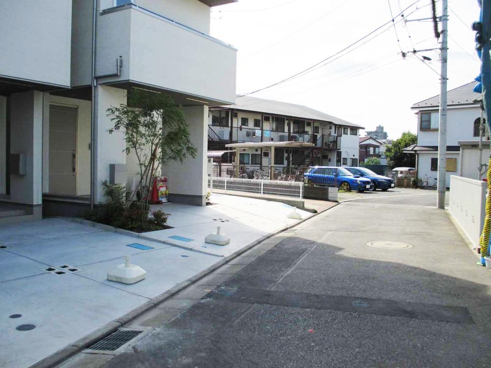 Local photos, including front road. Local (10 May 2013) Shooting