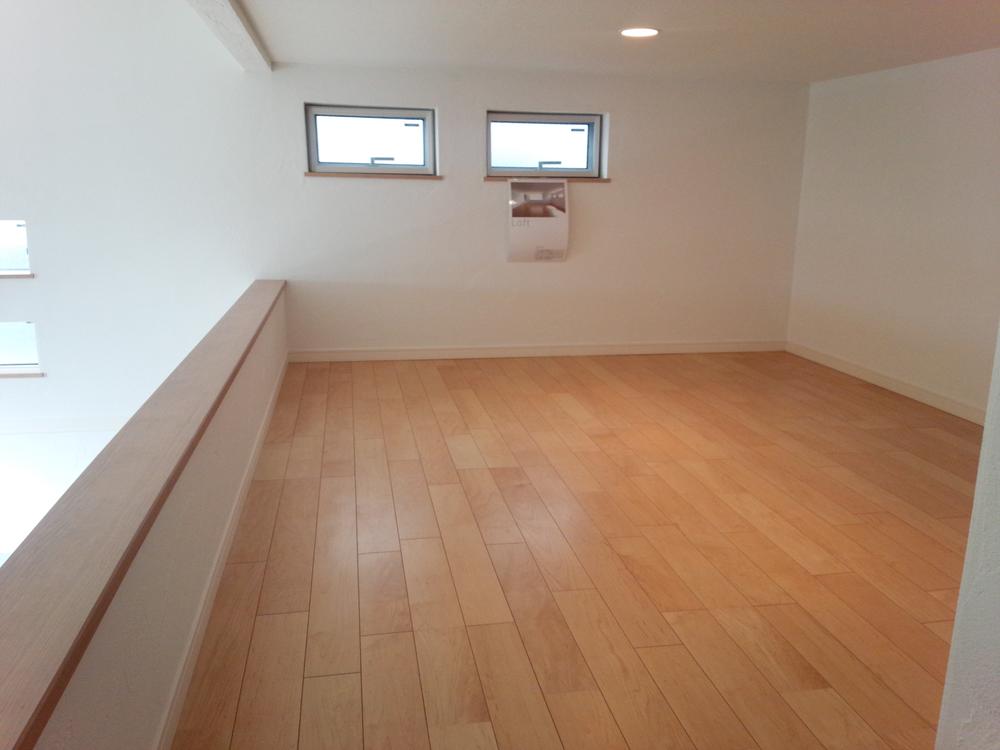 Receipt. Since it go up to the loft is a staircase rather than the ladder, You can also go up with easily large luggage. 9.75 Pledge because the equivalent of a wide, Storage capacity is also excellent! Well use in the room Let's say neat! (^^)!