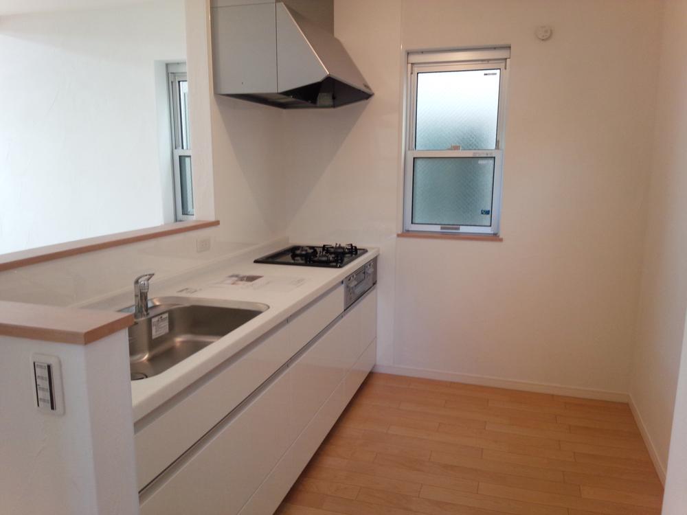 Kitchen. Kitchen to spend the longest time in the daily housework. In functional and storage capacity is also a plenty of kitchen, Let's more fun cooking time. Widely with if dad and children easy-to-use kitchen and you can cook!