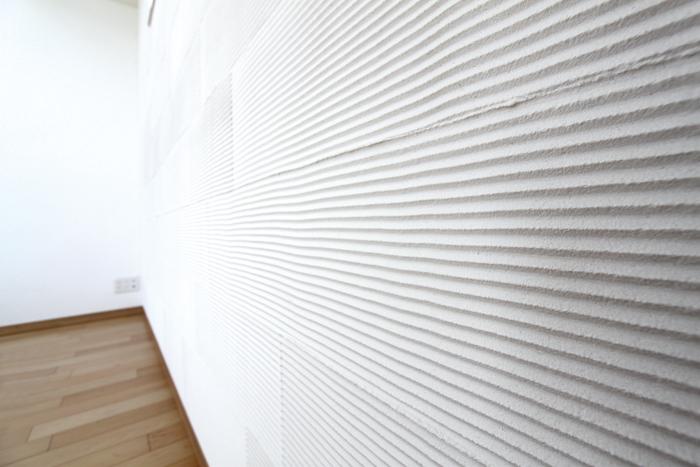 Other introspection. Feel the warm atmosphere from the old Japanese house might impression with the wall of the plaster. Plaster of natural materials is, Not only the good of the texture of the look, There is such as moisture absorption and deodorant effect, It is safe for children and pets of the body.