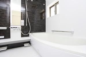 Bathroom (1 Building / August 2013 shooting). You can comfortably bathe in thermos bath