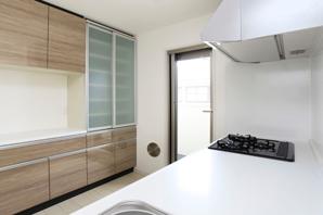 For even the room, And commitment design have been made, Seeking the good of comfortable to live in and clear some space. For example,, 1 Building is a large living ・ dining ・ The kitchen is spacious 19.8-mat. Design based on white has become a feature by installing a lot of window. Design you can feel the brightness and airy. For other buildings, Space, such as effectively utilizing the plans and living in stairs arranged plan the, And each is a made with feelings, Zento living ・ dining ・ Kitchen's is attractive there is a 17 tatami mats or more and clear. Family gather living ・ The dining, Equipped with TES hot-water floor heating that will warm the whole gently room from feet. The water-saving type of dish washing and drying machines and enamel panels equipped kitchen, Place the amount of storage-rich kitchen and cupboard. It shines ease of use. In the bathroom that can comfortably bathe in thermos tub, "Plasma cluster" technology installed in the bathroom heating ventilation dryer is installed, Survive even in the washing of a rainy day. Has been enhanced facilities of functionality and design has been pursued charm, It seems to me the family to smile.