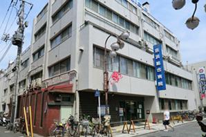 Between to Musashi-Shinjo Station has five shopping street, Among them, that it can be said that the main shopping street of this town, "Heart full shopping Town Aimoru Arco" convenient arcade style shopping day of rain (about 220m). And Maruetsu Xincheng stores and old-fashioned specialty stores, such as the continuous "Xincheng San Mall" (about 150m). Bridging three shopping street between the two mall, We showed the bustle, No shortage in the day-to-day shopping. Perishable goods, Clothing from the side dish, Seiyu Musashi-Shinjo shop aligned to consumer electronics products, Grocery department has become a 24-hour. For child-rearing family, Xincheng elementary schools and Den-en Chofu University future children Gardens (Mirai Shinjo kindergarten ・ Mirai Shinjo nursery), Sun first kindergarten, Child-rearing facility Ya, such as forest nursery of learning Xincheng, slide, There Xincheng park play equipment are complete, such as swing is within a 5-minute walk, It environment to be brought up freely their children in peace. Also, General practice ・ Emergency medical care ・ Preventive medicine ・ Since the health care corporation Association of love Narukai Keihin General Hospital doing the overall medical care activities, such as diagnosis is near, It also safe when there was something.