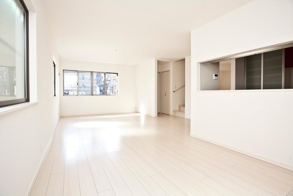 Living. Indoor (10 May 2013) Shooting Sunny, A time of family gatherings in the large living room.