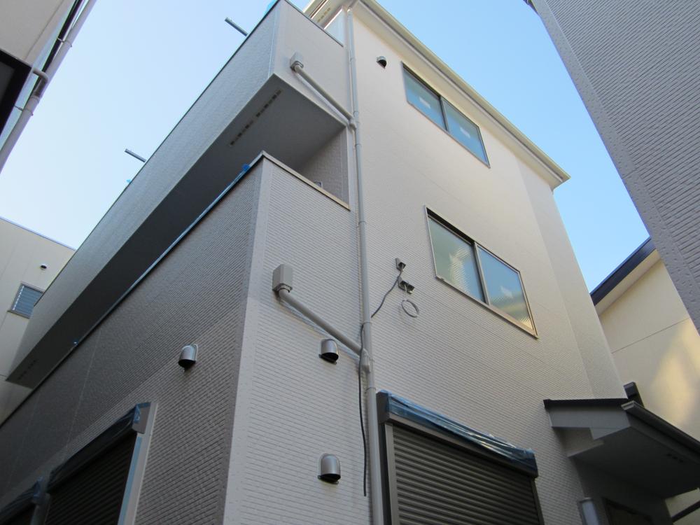 Local appearance photo. Local (12 May 2013) Shooting