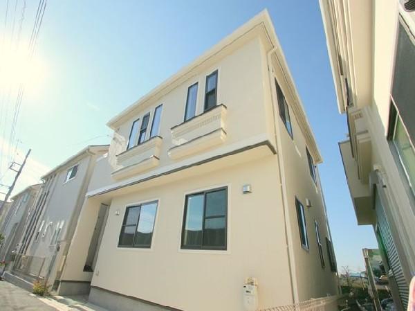 Local appearance photo. Warm sunshine will wrap the whole house