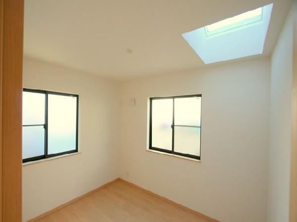 Non-living room. Room bright sunshine enters Western 5.2 Pledge other than