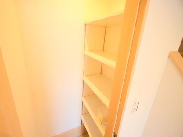 Receipt. Shoes-in closet of the show not storage