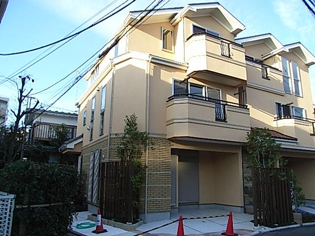 Local appearance photo. Local (11 May 2013) Shooting