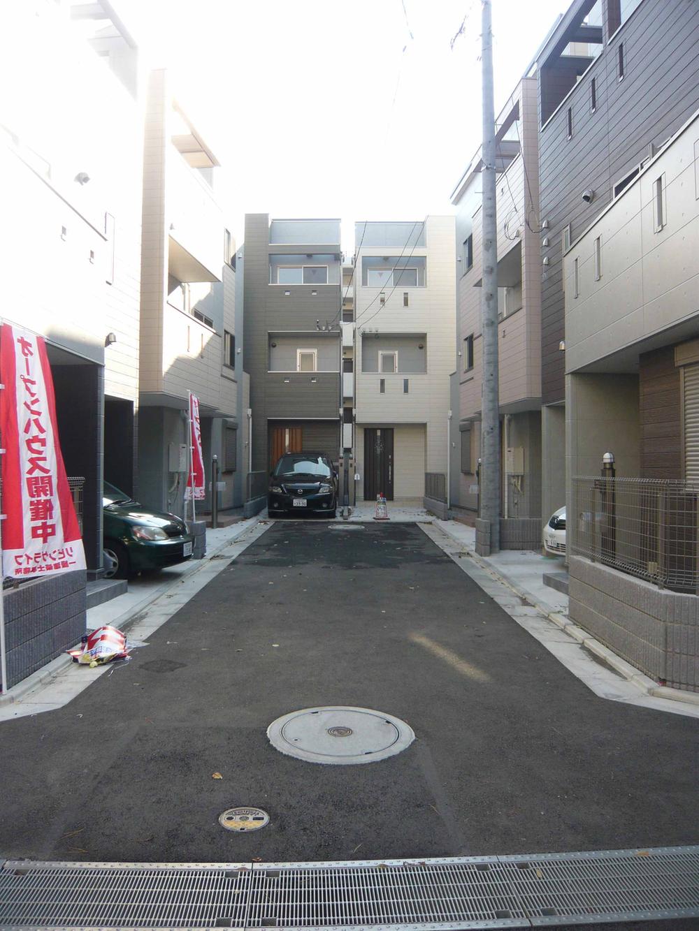 Local photos, including front road. Local (11 May 2013) Shooting