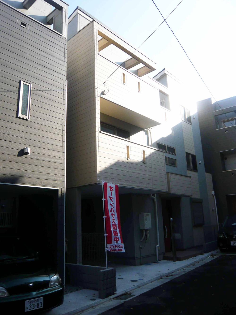 Local appearance photo. Local (11 May 2013) Shooting