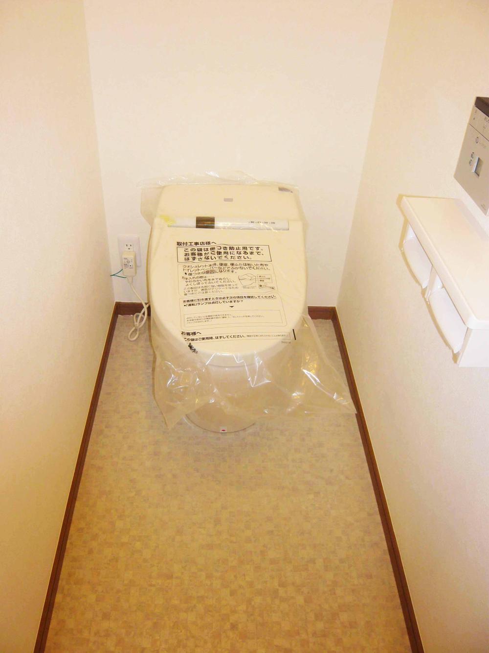 Toilet. Indoor (11 May 2013) Shooting