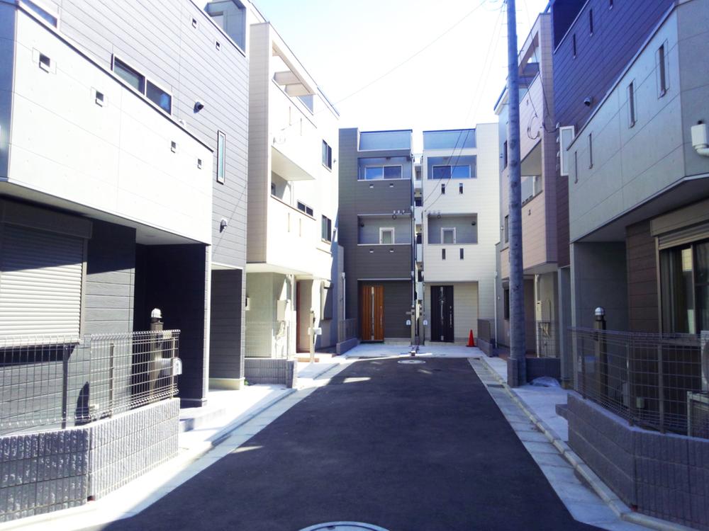 Local photos, including front road. It has been paved to clean.