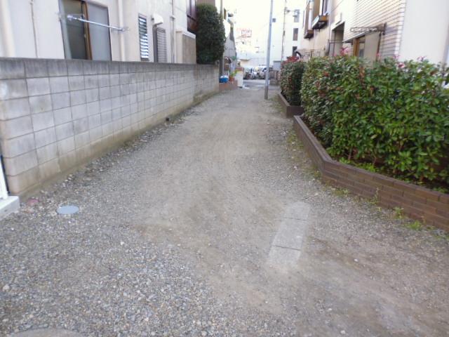 Local photos, including front road. Local (11 May 2013) Shooting