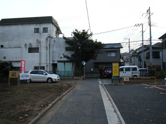 Local photos, including front road. Local (12 May 2013) Shooting