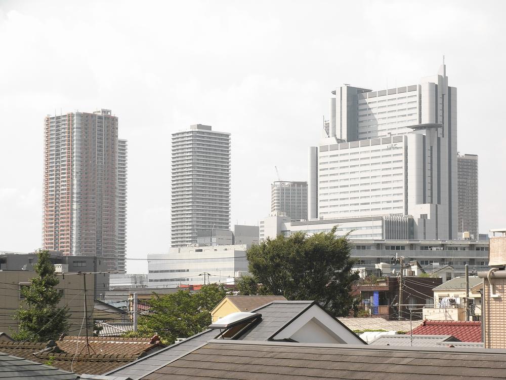 View photos from the dwelling unit. A Building: the view from the local (09 May 2013) Shooting