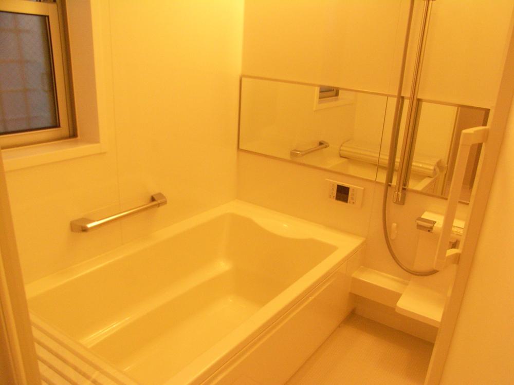 Bathroom. A Building: Indoor (09 May 2013) Shooting