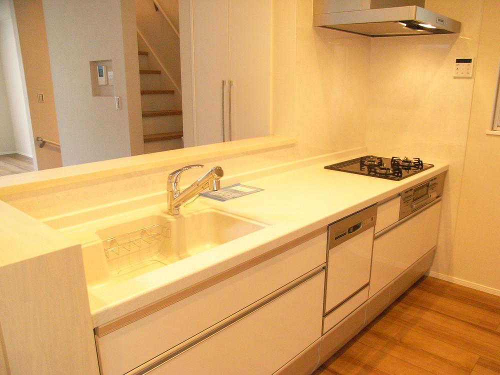 Kitchen. Happy face-to-face kitchen! Also impetus conversation of family! A Building: Indoor (09 May 2013) Shooting