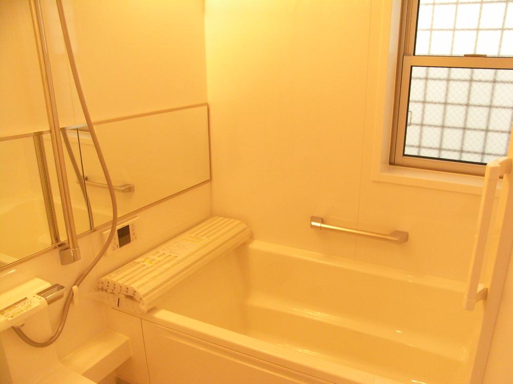 Bathroom. B Building: Indoor (09 May 2013) Shooting