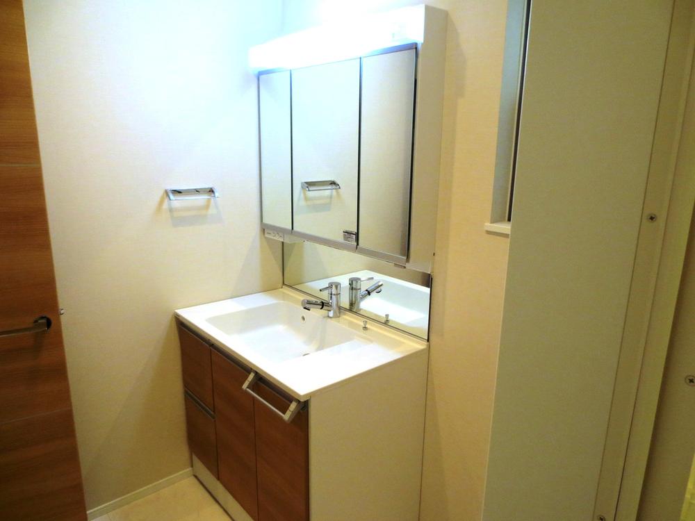 Other introspection. Indoor (September 2013) Shooting