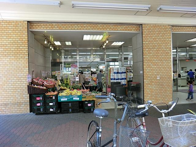 Supermarket. When the supermarket uniform 850m food to five light Mukaigawara shop is near, It is useful for everyday shopping.