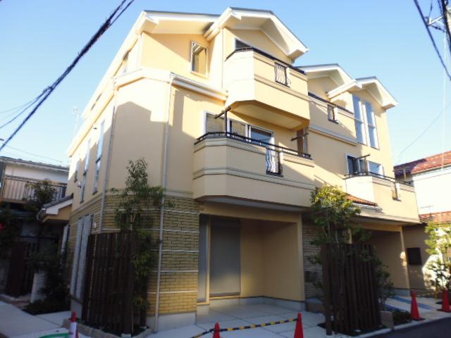 Local appearance photo. Local (11 May 2013) Shooting