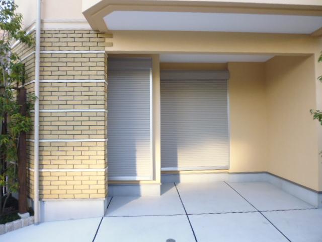 Entrance. Local (11 May 2013) Shooting